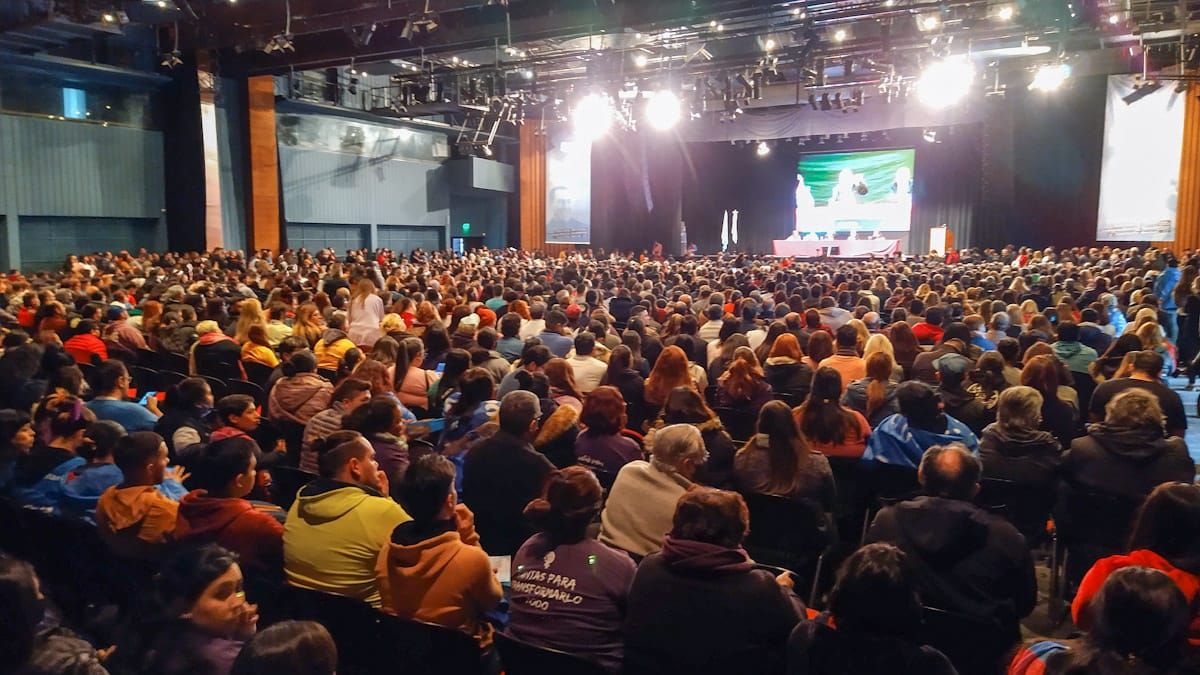 Los organizadores calculan que al auditorio Ángel Bustelo asistieron más de 1000 personas, entre ellos familias enteras.
