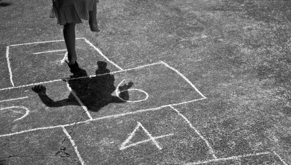 Durante los primeros años de vida hay una sobreproducción de neuronas que afecta la memoria. Durante los primeros años de vida hay una sobreproducción de neuronas que afecta la memoria.