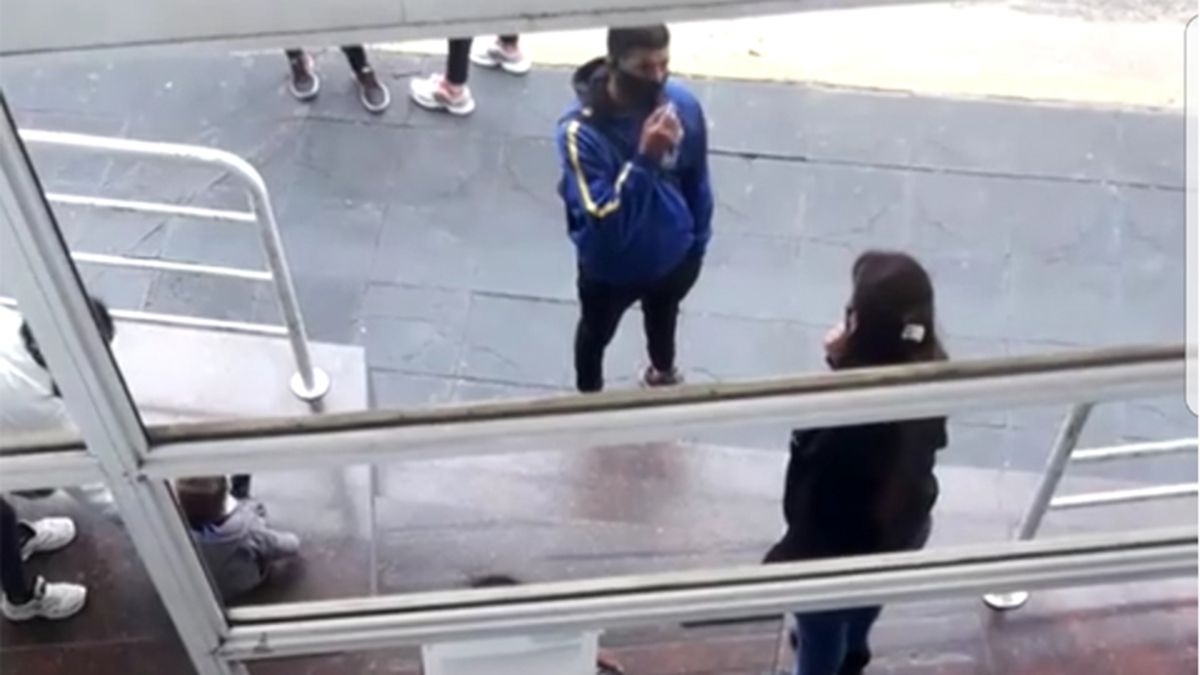 La empleada de Anses fue captada por una cámara en momentos que atendió de mala manera a un beneficiario.