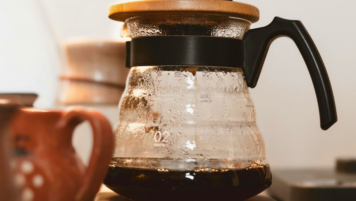 Cuando prepares un caf&eacute; procura no tirar los restos.