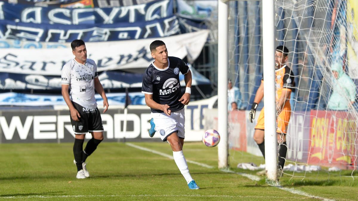 Alex Arce hizo el gol de Independiente Rivadavia ante Chaco For Ever Alex Arce hizo el gol de Independiente Rivadavia ante Chaco For Ever 