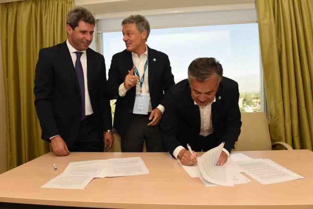 Cornejo y Uñac firmaron el acuerdo Mendoza – San Juan por el mosto