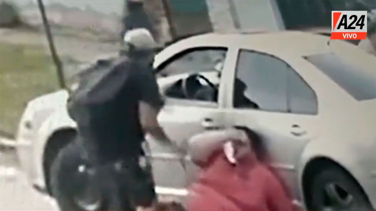 Imágenes sensibles: le dieron un escopetazo para robarle el auto