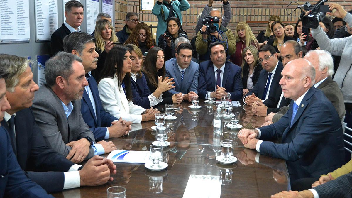 La tensión política comenzó a bajar cuando los jueces de la Suprema Corte fueron a la Legislatura con un proyecto consensuado.