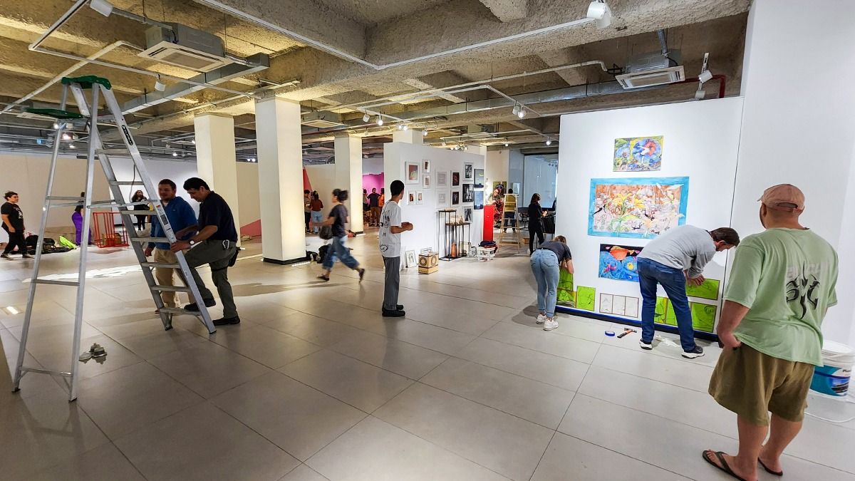 Movimientos a contrarreloj se vieron en el montaje de la feria en el Museo Municipal de Arte Moderno. Movimientos a contrarreloj se vieron en el montaje de la feria en el Museo Municipal de Arte Moderno.