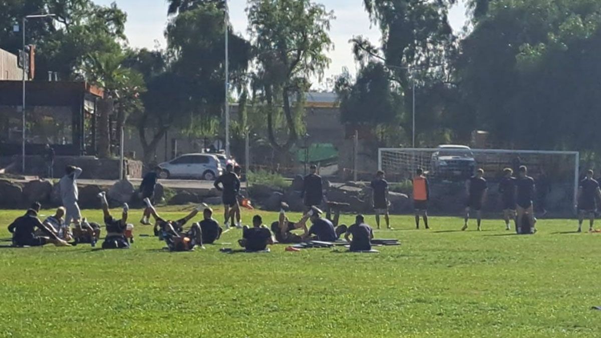 Independiente Rivadavia se entrenó en Dalvian antes de enfrentar a Deportivo Madryn