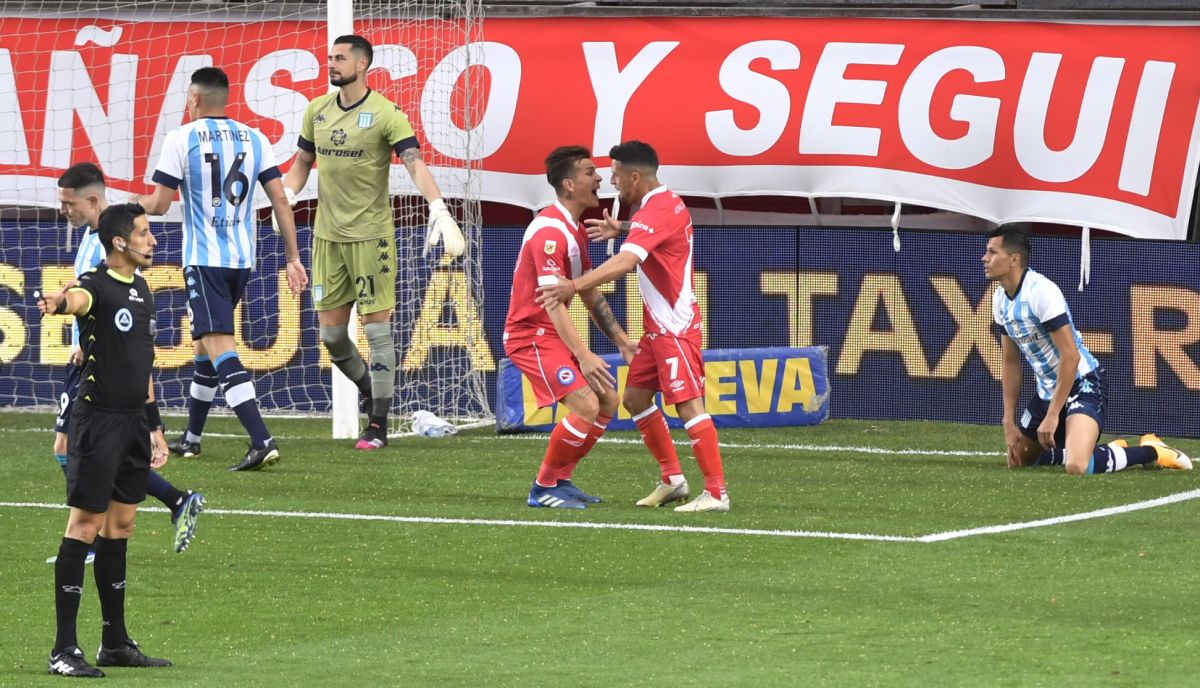 Argentinos Juniors prolongó el mal momento de Racing