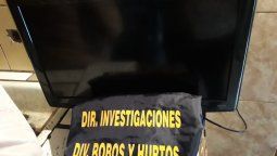 Fueron a buscar un TV robado y encontraron un kiosco de drogas