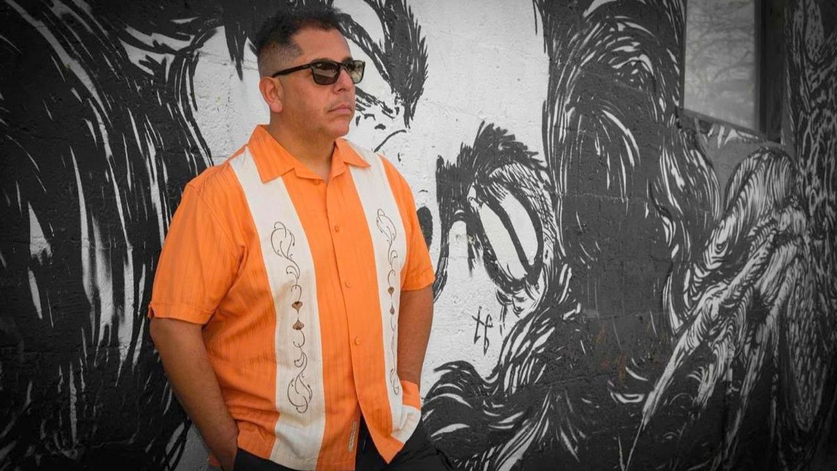 En las trastiendas de los espectáculos musicales en Miami donde trabaja, empezó a hacer asados. Todo el mundo le decía: "Qué rico". En las trastiendas de los espectáculos musicales en Miami donde trabaja, empezó a hacer asados. Todo el mundo le decía: "Qué rico".