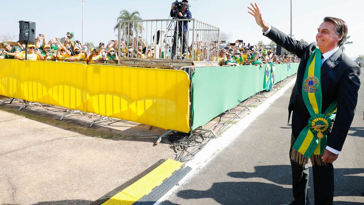 Jair Bolsonaro anunció la reunión del Consejo de la República, una entidad que supuestamente debe decidir un estado de sitio, la intervención federal o estado de conmoción nacional que fue creada en 1990 por el entonces presidente Fernando Collor de Mello, aliado del mandatario.