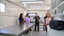 El intendente Marcos Calvente presentó un nuevo veterinario móvil a poco de conmemorarse el Día del Animal. Foto: Municipalidad de Guaymallén.