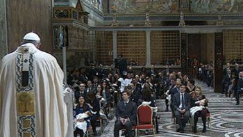 El Papa permitió a las madres amamantar a sus bebés en la Capilla Sixtina durante un bautismo