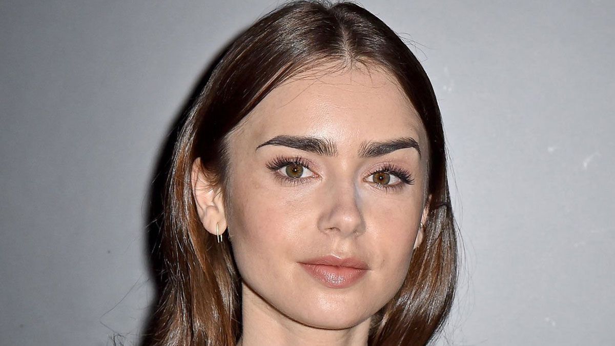 La actriz Lily Collins interpreta a Lauren Monroe en la película de Netflix.