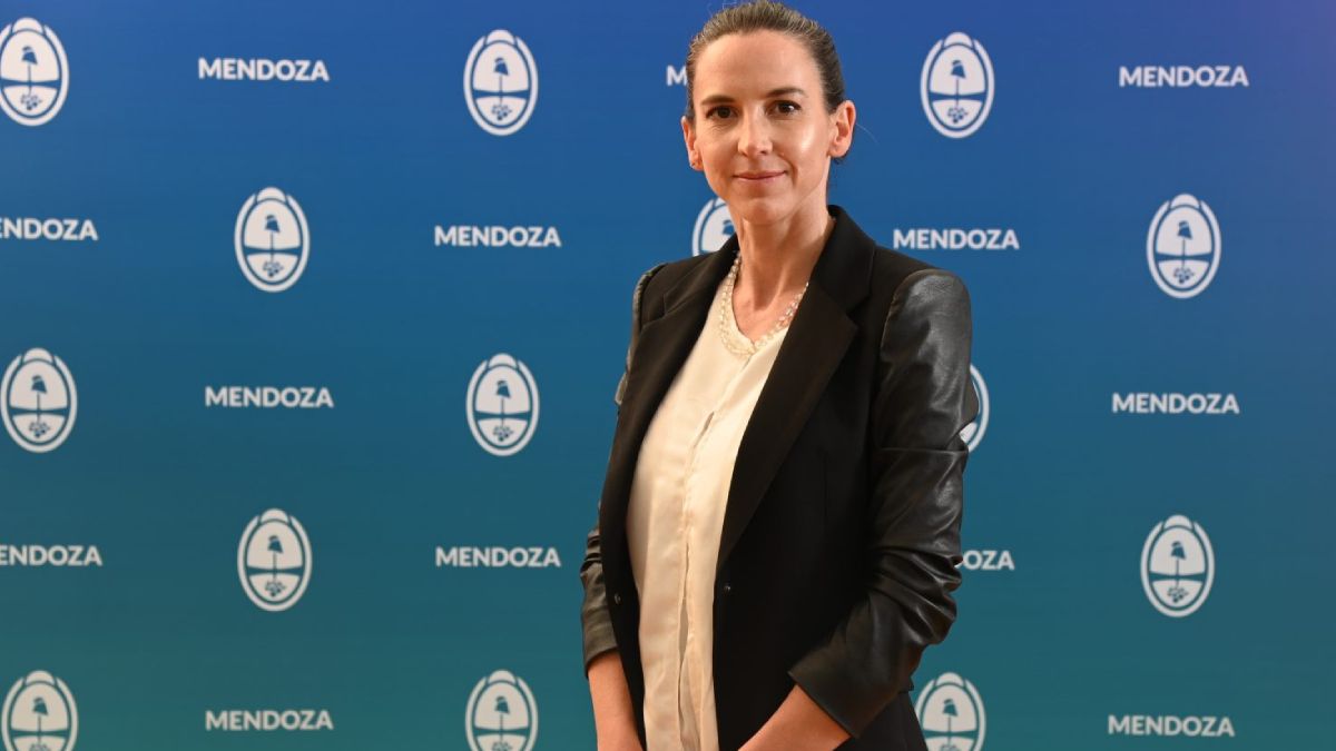 Rus, en su primera imagen como ministra de Cornejo. Rus, en su primera imagen como ministra de Cornejo.