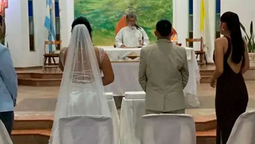 Polémica. Un cura casó a una pareja trans y el Arzobispado estudia sancionarlo. Polémica. Un cura casó a una pareja trans y el Arzobispado estudia sancionarlo.