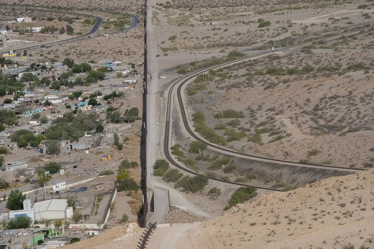 Fotografía aérea de un tramo de la frontera entre Estados Unidos y México (Archivo). Crédito: EFE/ Ángel Colmenares. Fotografía aérea de un tramo de la frontera entre Estados Unidos y México (Archivo). Crédito: EFE/ Ángel Colmenares.