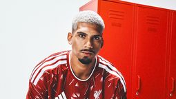 El defensor uruguayo pasó del Barcelona al Liverpool.