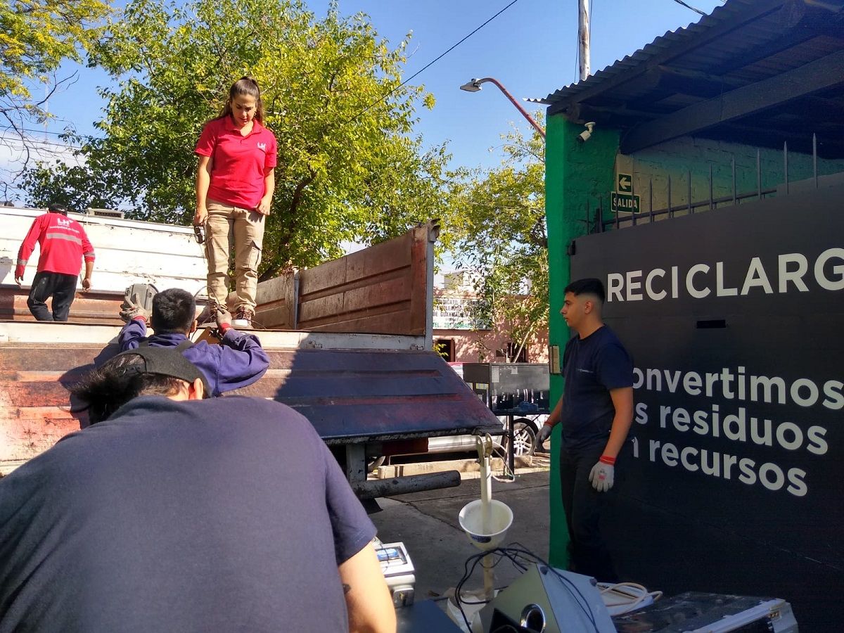Los ciudadanos pueden ponerse en contacto con Reciclarg para llevar sus residuos electrónicos.