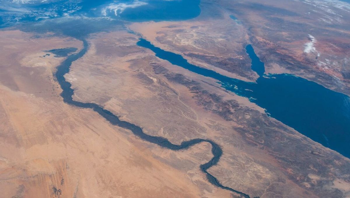 El río más complejo a nivel geopolítico del mundo es el río Nilo, considerado un símbolo de vida, poder y conflicto en el noreste de África. El río más complejo a nivel geopolítico del mundo es el río Nilo, considerado un símbolo de vida, poder y conflicto en el noreste de África.