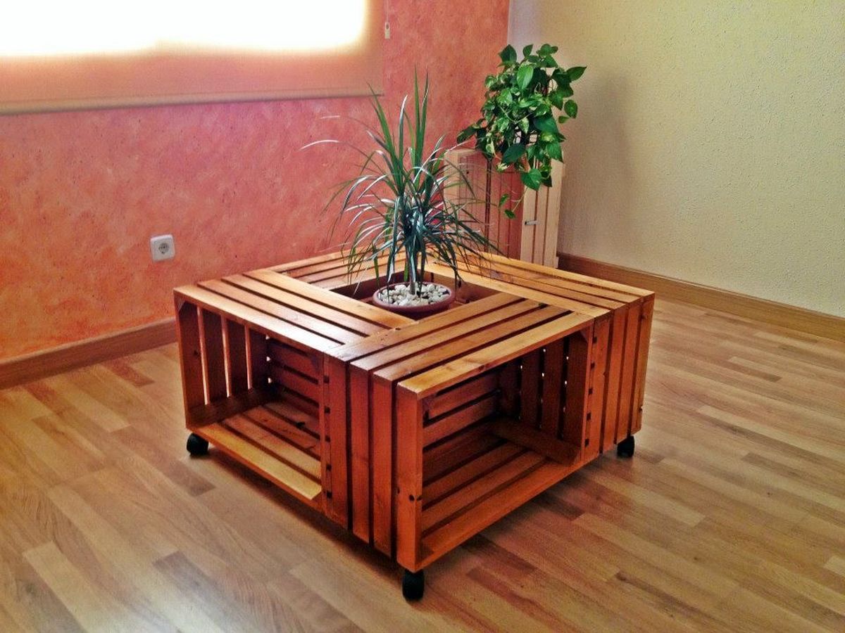 Reciclaje: creá una mesa ratona para el living con cajones de fruta. Reciclaje: creá una mesa ratona para el living con cajones de fruta.