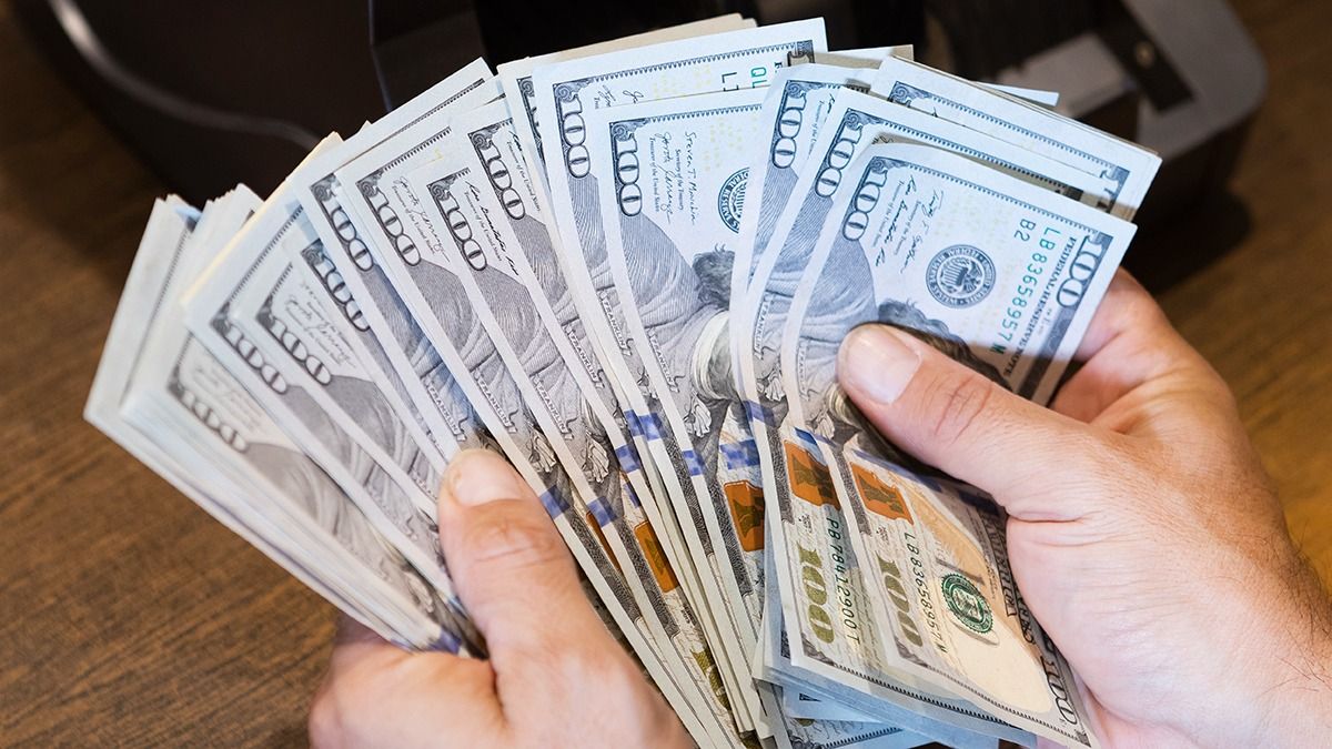 Sube el dólar blue en el incio de la semana.