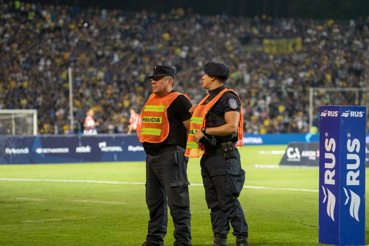 La Policía tiene previsto un operativo especial para el partido de este viernes.