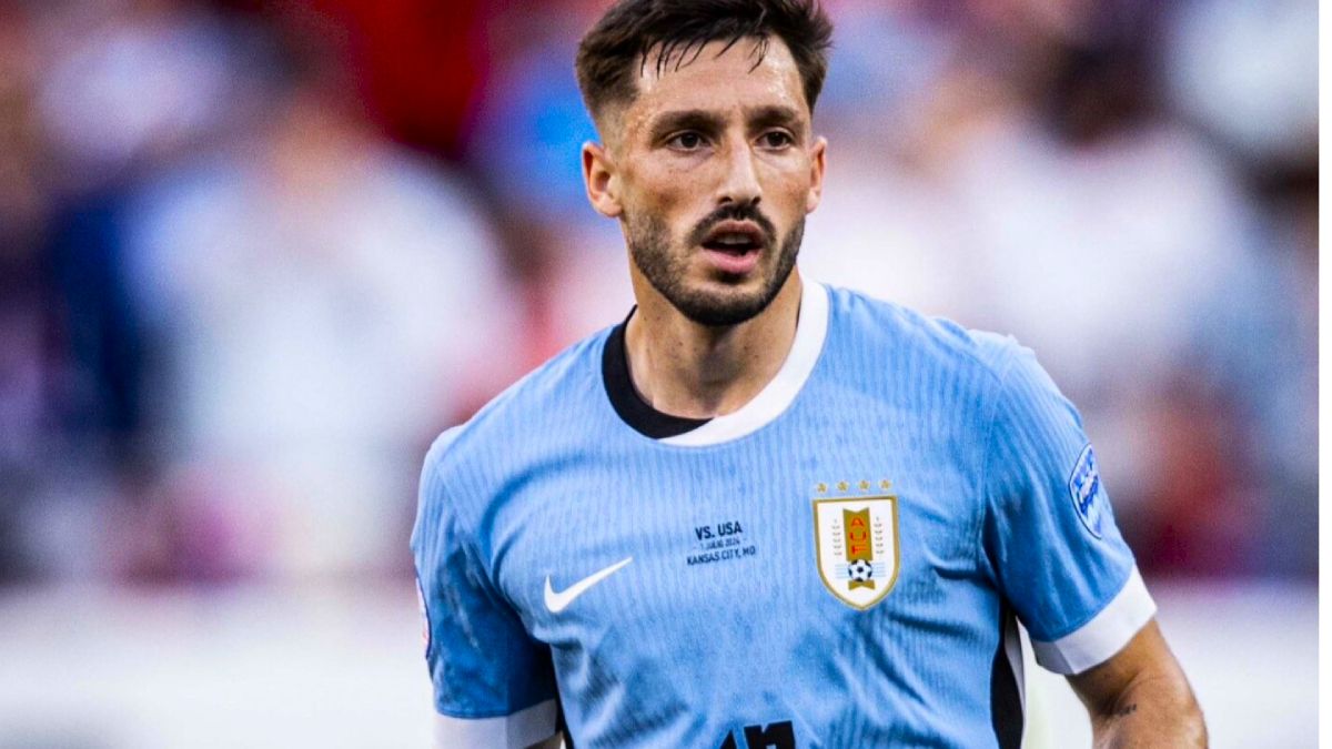 Mat&iacute;as Vi&ntilde;a defiende la camiseta celeste de la selecci&oacute;n uruguaya desde los juveniles y en la mayor registra 43 partido y 1 gol. River lo quiere como refuerzo para la defensa Millonaria.