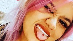Morena Rial se tatuó el escote.