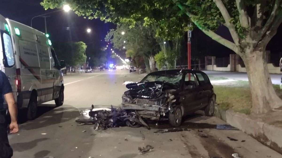 Así quedaron los vehículos involucrados en el choque fatal, que dejó como saldo a un motociclista muerto, y ocurrió el viernes pasado en calle Independencia de Las Heras.