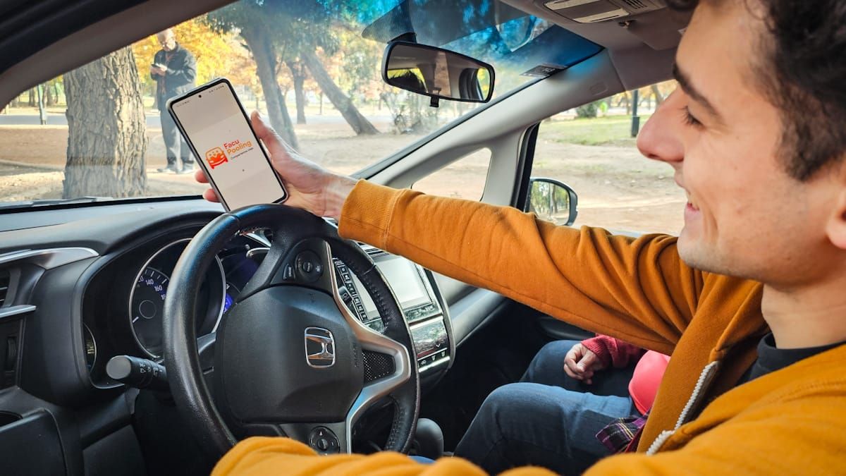 FacuPooling conecta a estudiantes y profesores, para que compartan viajes en auto y aminorar costos. FacuPooling conecta a estudiantes y profesores, para que compartan viajes en auto y aminorar costos.