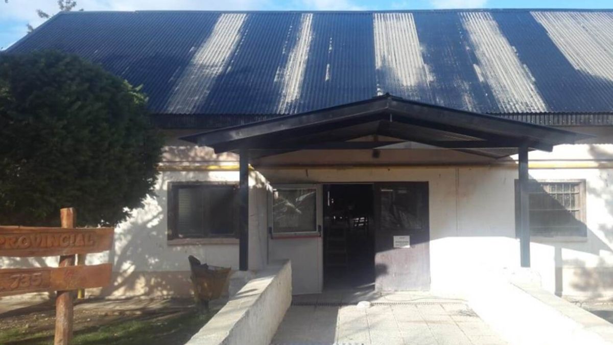 La escuela N.º 735 de Esquel, provincia de Chubut, cuyos egresados se enteraron que el dinero para la fiesta no estaba.