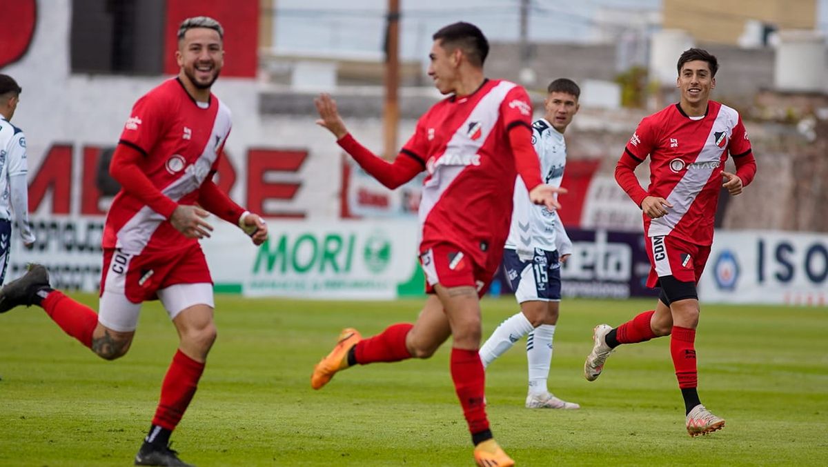 Misael Sosa es la gran figura de Maipú. Misael Sosa es la gran figura de Maipú.