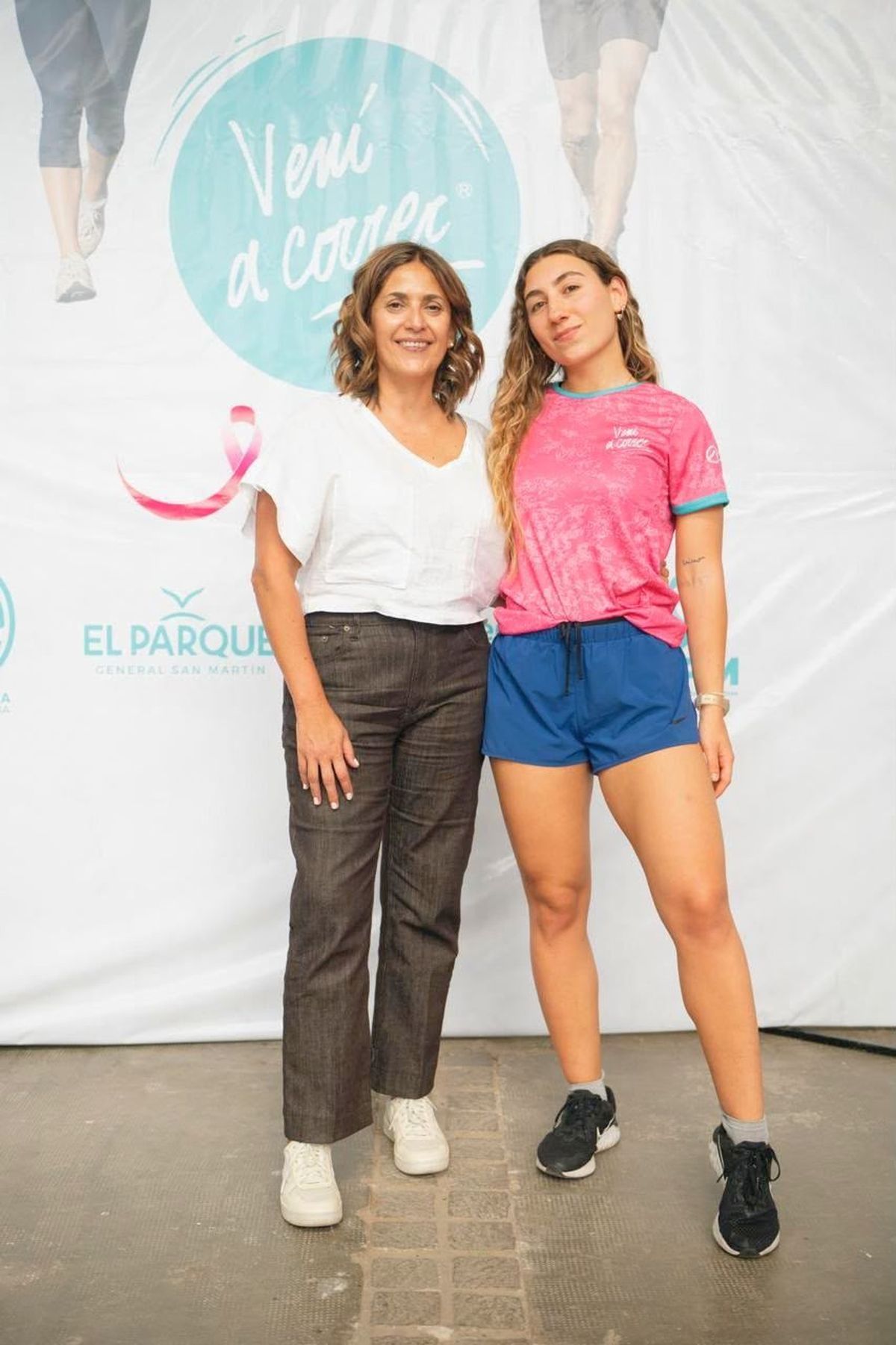 Vivi Araya, de Vivi Araya MKT, organizadora y creadora del evento, junto a Julia Nazar, colaboradora de Vení a Correr en todo lo referido a redes sociales. Vivi Araya, de Vivi Araya MKT, organizadora y creadora del evento, junto a Julia Nazar, colaboradora de Vení a Correr en todo lo referido a redes sociales.