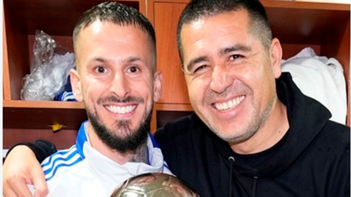 Darío Benedetto y Juan Román Riquelme.