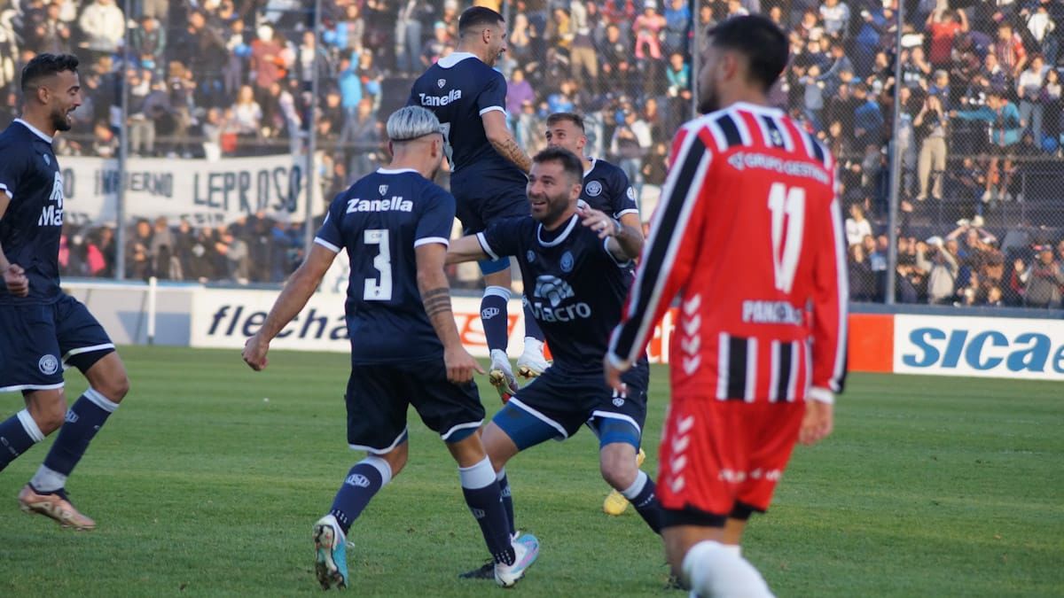 Chacarita goleó a Independiente de Chivilcoy en un encuentro