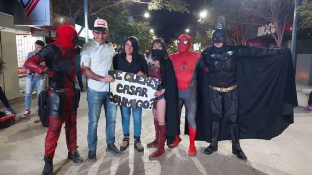 San Juan: una cordobesa le propuso casamiento en plena peatonal