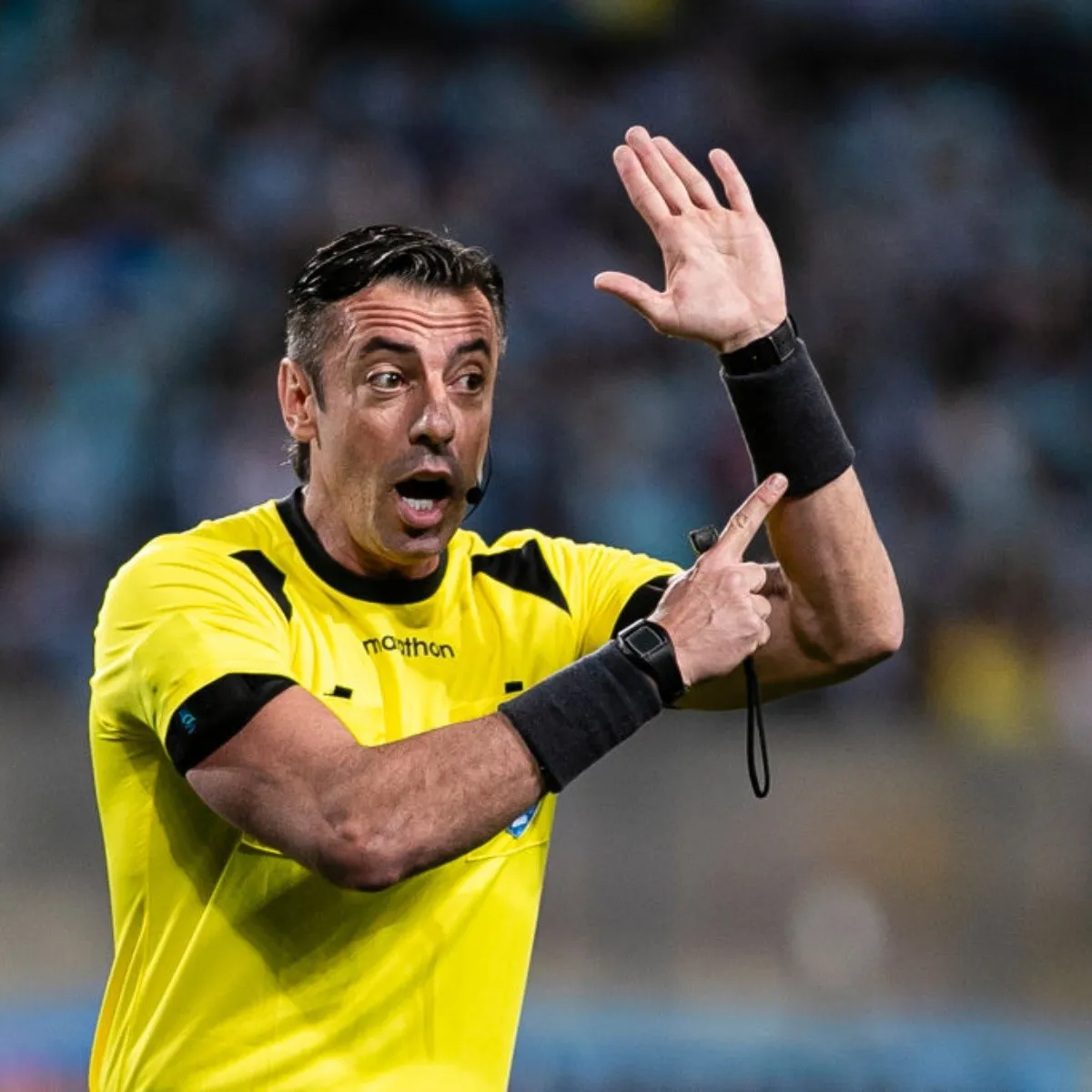 Raphael Claus dirigirá la final de la Copa América entre la Selección argentina y Colombia. Raphael Claus dirigirá la final de la Copa América entre la Selección argentina y Colombia.