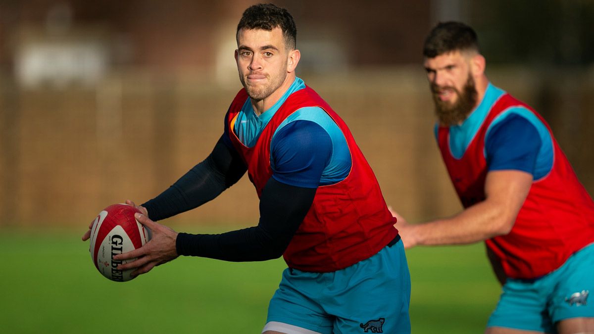 Emiliano Boffelli y Marcos Kremer, durante la práctica de Los Pumas antes de enfrentar a Gales.