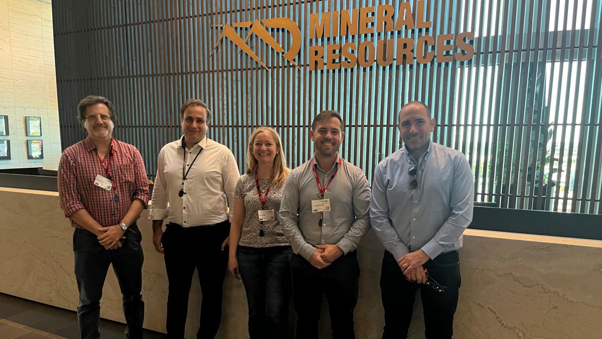 La vicegobernadora Hebe Casado y el titular de Minería, Jerónimo Shantal, recorrieron Mineral Resources en su gira por Australia. La vicegobernadora Hebe Casado y el titular de Minería, Jerónimo Shantal, recorrieron Mineral Resources en su gira por Australia.