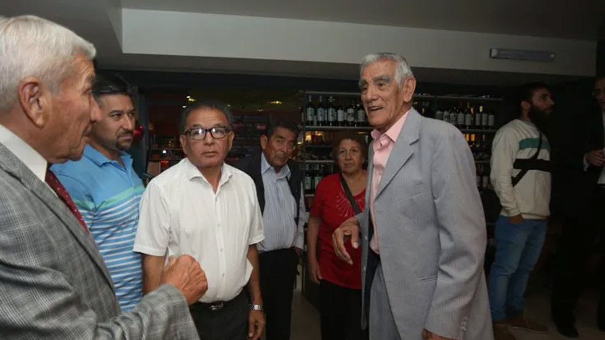 Dos referentes del ciclismo: Santiago Pizarro y Ernesto Contreras.