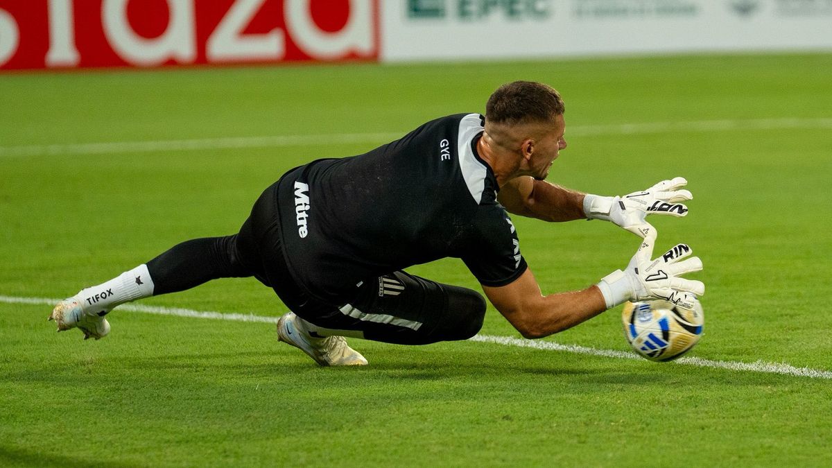 César Rigamonti fue figura en el debut de Gimnasia y Esgrima.