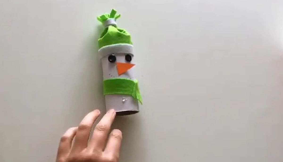 Así de fácil podrás hacer muñecos de nieve para la decoración de Navidad. Así de fácil podrás hacer muñecos de nieve para la decoración de Navidad.