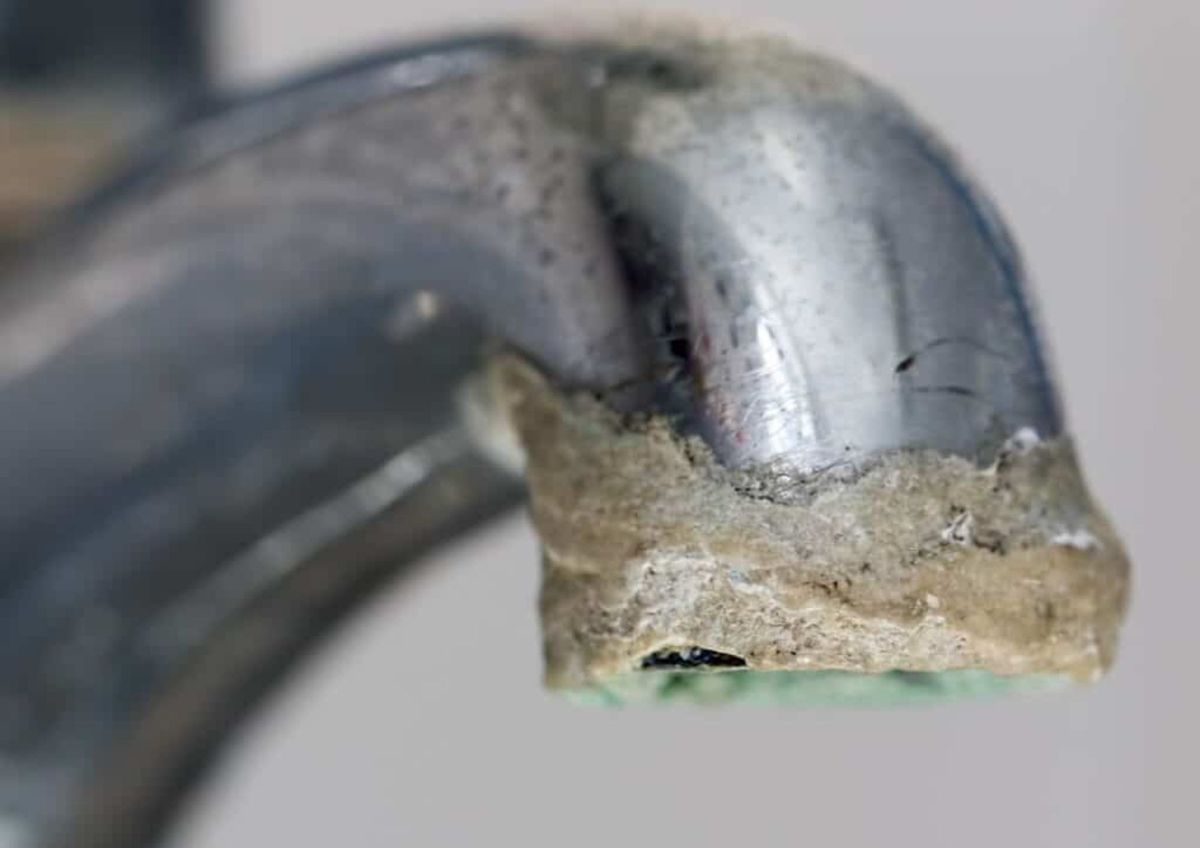 La forma más rápida y sencilla de limpiar el sarro de la canilla