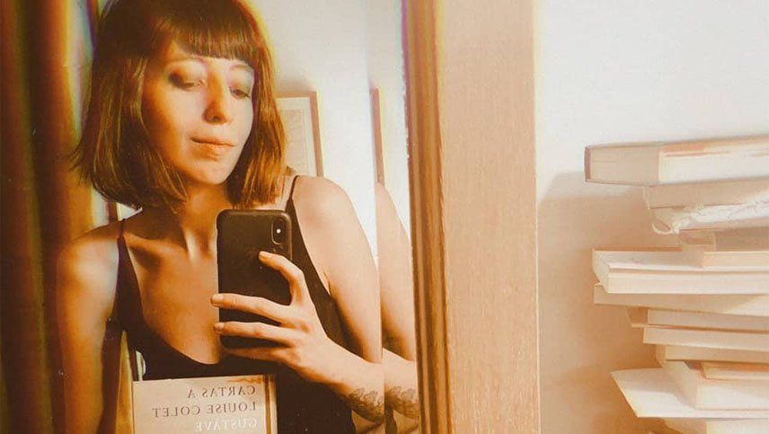 Florencia Kirchner: la controvertida foto que Instagram le censuró, tras el autoretrato de cadáver tropical