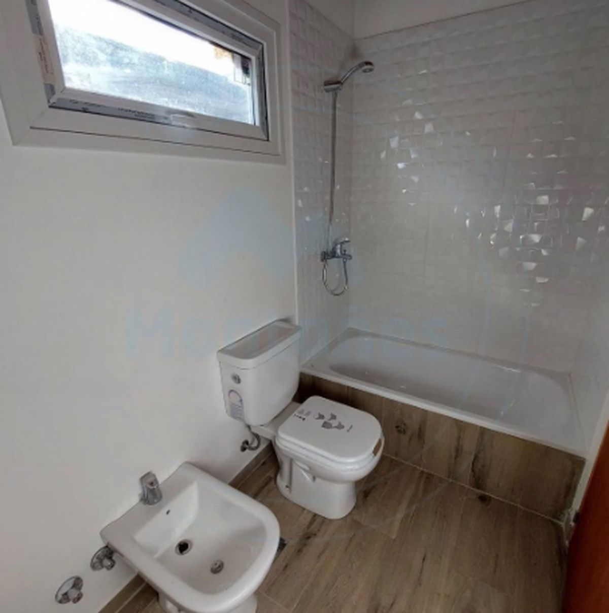 Así es el baño que ofrece la casa contenedor que se ofrece por Mercado Libre. Así es el baño que ofrece la casa contenedor que se ofrece por Mercado Libre.