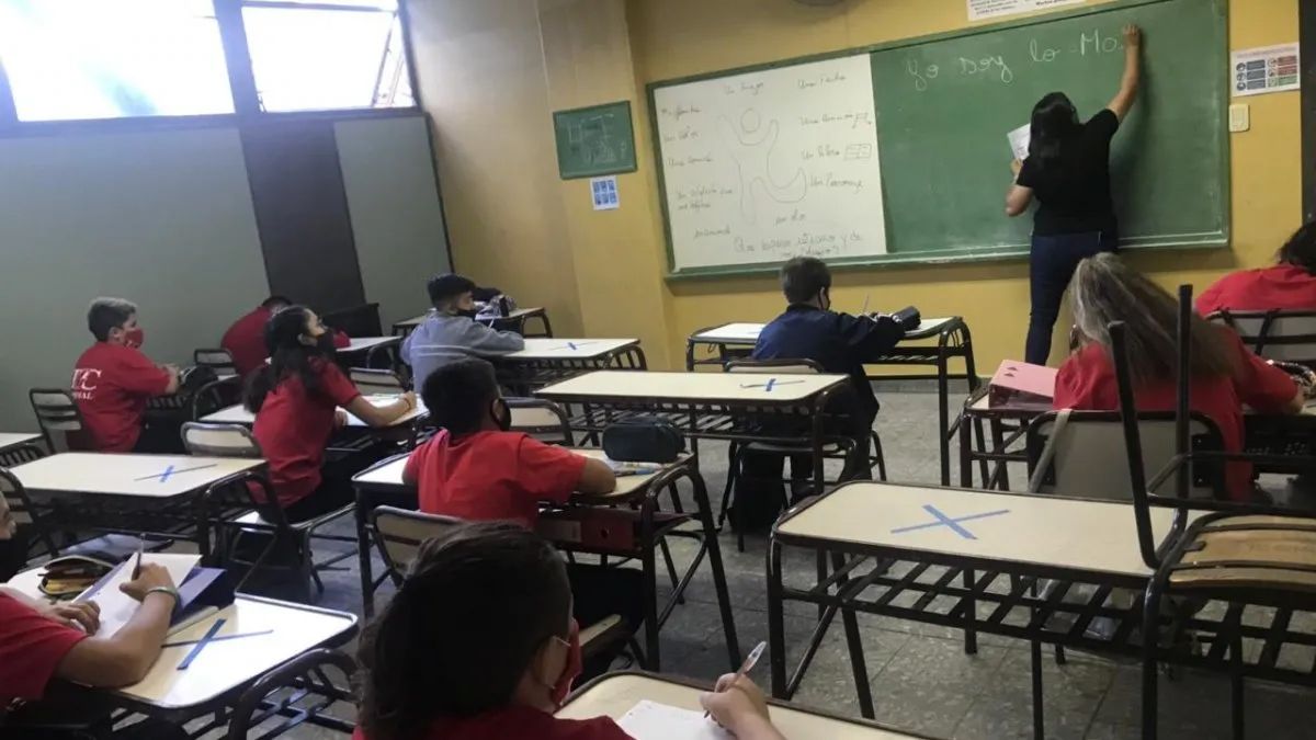 Por el viento Zonda, la DGE suspendió las clases del turno tarde en Mendoza.