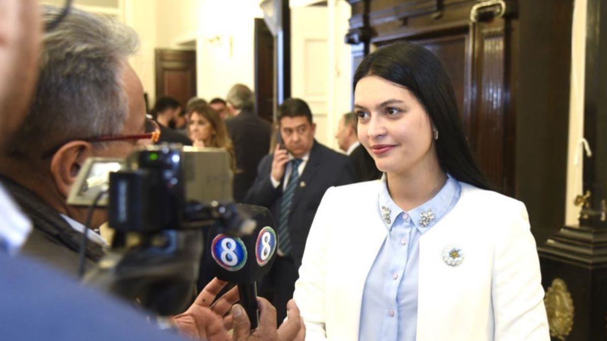 La intendenta de Santa Rosa, Flor Destéfanis, en la Asamblea Legislativa. Hubo críticas a Cornejo, pero también lugar para lo positivo de su gobierno.