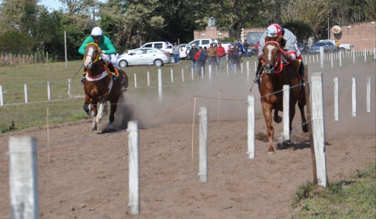 Un joven de 19 años murió al caer durante una carrera cuadrera