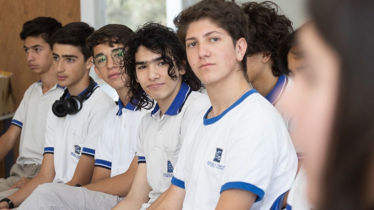 Estudiantes de 1° a 6° año de la Secundaria integran el Club Aeroespacial. Y quieren abrirlo a toda la comunidad. Estudiantes de 1° a 6° año de la Secundaria integran el Club Aeroespacial. Y quieren abrirlo a toda la comunidad.