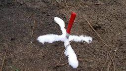 Para evitar las tormentas, en especial para escaparle a la caída de granizo, aún se mantiene una costumbre histórica: la cruz de sal